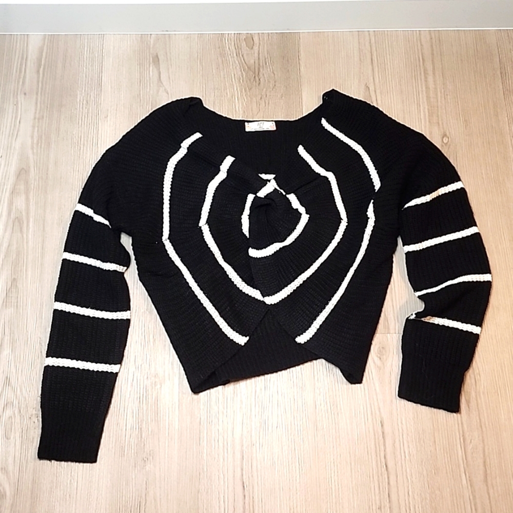 Never worn, black and white twist back sweater.